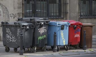 Warszawa: Kolejne podwyżki opłat za śmieci. Mieszkańcy mają dość
