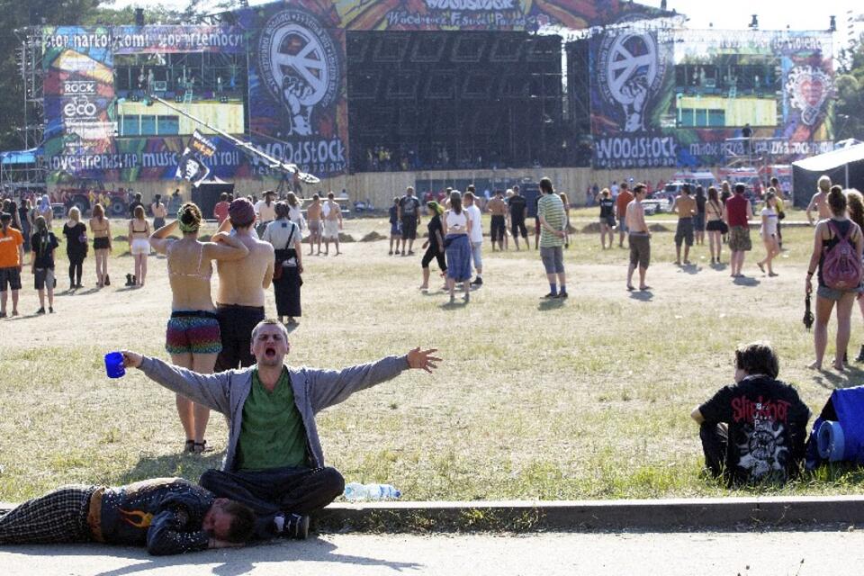 Uczestnicy Przystanku Woodstock 2012 uczczili minutą ciszy rocznicę wybuchu Powstania Warszawskiego, 1 bm. , PAP/Lech Muszyński