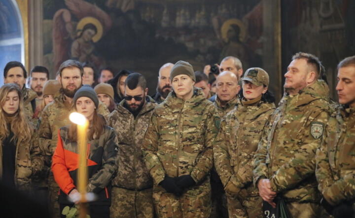  Ceremonia pogrzebowa członka ochotniczego batalionu medycznego „Hospitallers”, w katedrze w Kijowie.   / autor: PAP/EPA/SERGEY DOLZHENKO
