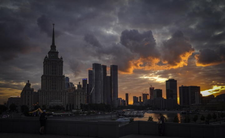 Panorama Moskwy 24 sierpnia wieczorem, w mieście obowiązywał alarm antydronowy / autor: PAP/EPA/YURI KOCHETKOV