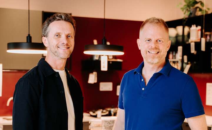 Jan Jankowski (L) nowy prezes Inter IKEA Group i odchodzący prezes Jon Abrahamsson Ring (P) / autor: materiały prasowe © Inter IKEA Systems B.V. 1999 - 2025