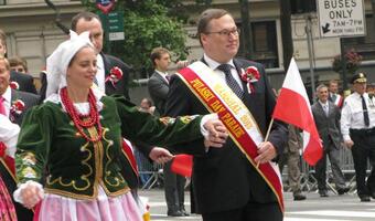 Przewodniczący rady nadzorczej SKOK honorowym marszałkiem Parady Pułaskiego