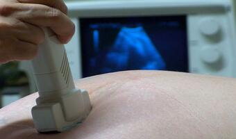 Ciąża i choroby układu oddechowego głównie przyczyną zwolnień lekarskich