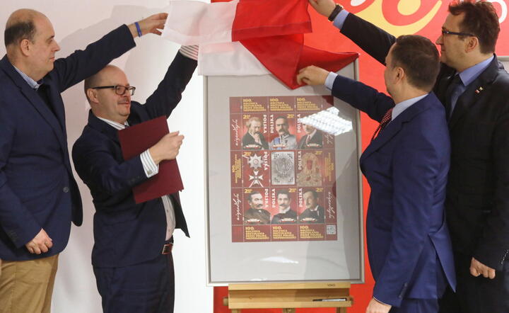 Uroczyste wprowadzenie do obiegu znaczków pocztowych związanych z 100. rocznicą odzyskania niepodległości / autor: PAP/Paweł Supernak