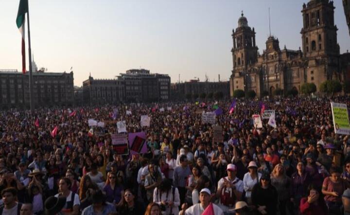 Demonstracja w Mexico City / autor: PAP/EPA/SASHENKA GUTIERREZ