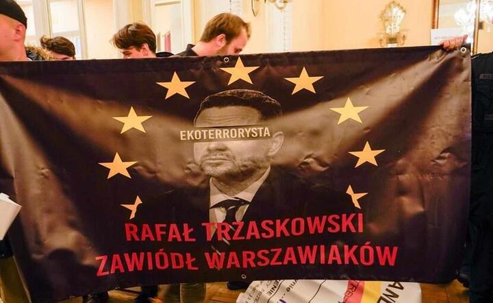 Protest w Warszawie. Trwa ekoterroryzm Trzaskowskiego [ZDJĘCIA]
