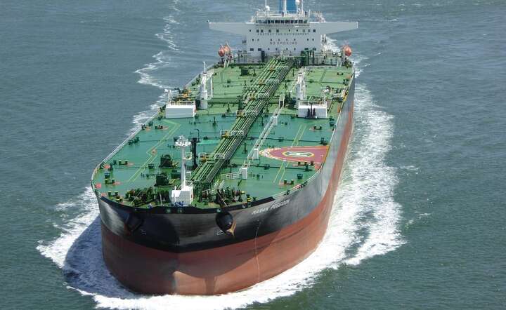 OPEC wydobywa około połowę ropy naftowej na świecie. Nz. tankowiec do transportu paliw płynnych / autor: Pixabay