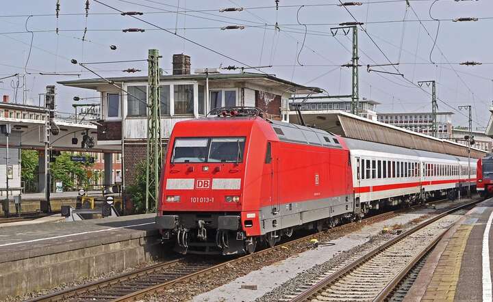 Pociąg Intercity Deutsche Bahn / autor: Pixabay