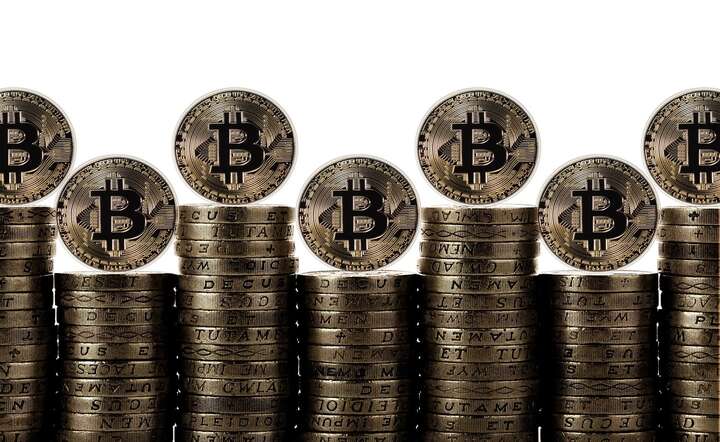 Silne fale spadkowe na rynku kryptowalut często poprzedzają zmianę trendu na spadkowy na rynkach akcji / autor: Pixabay