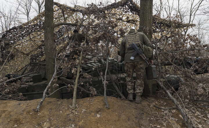 Żołnierze ukraińscy na pozycjach w pobliżu Doniecka / autor: PAP/EPA/YAKIV LIASHENKO