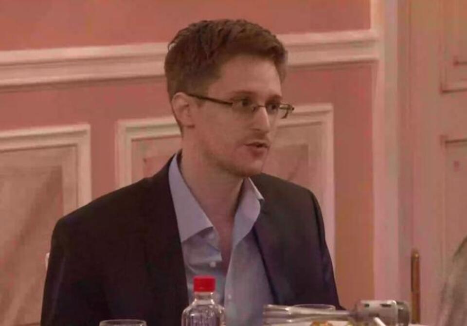 youtube.com: Snowden na konferencji prasowej w Moskwie