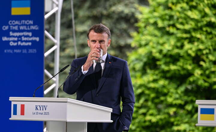 Prezydent Republiki Francuskiej Emmanuel Macron podczas konferencji prasowj przed Pałacem Maryjskim w Kijowie / autor: PAP/Darek Delmanowicz