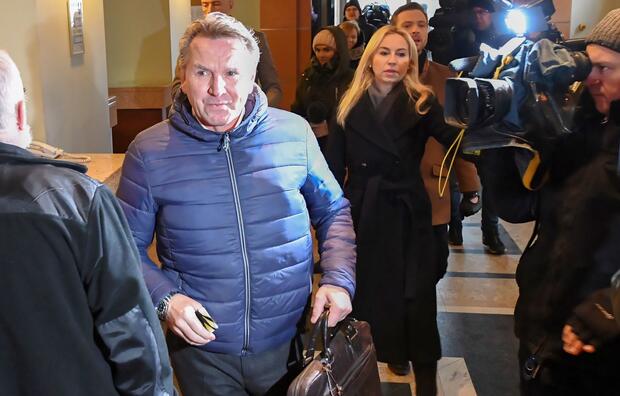 Gerald Birgfellner (2L) w drodze do prokuratury, 13 bm. / autor: PAP/Piotr Nowak