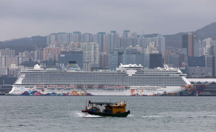 Wycieczkowiec Hongkong / autor: EPA/PAP