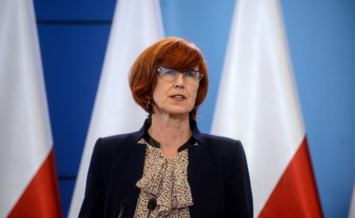 Minister rodziny, pracy i polityki społecznej Elżbieta Rafalska, podczas konferencji prasowej po posiedzeniu rządu, fot. PAP/Jakub Kamiński