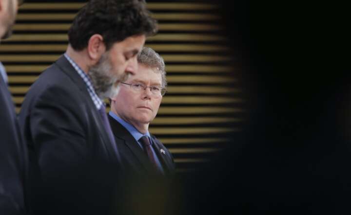 Europejski negocjator TTIP Ignacio Garcia Bercero (L) i szef negocjatorów USA Dan Mullaney na konferencji w Bruseli, fot. PAP/EPA/OLIVIER HOSLET