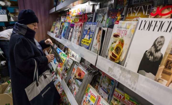 Gazety w kiosku / autor: Fratria