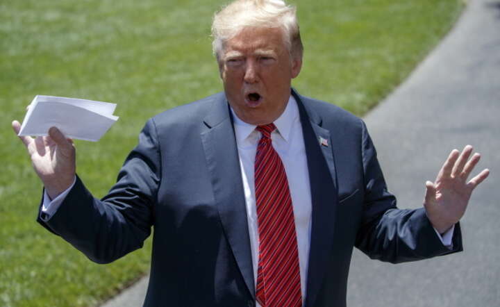 Donald Trump: nasze skorumpowane media robią i piszą cokolwiek, bez zastanowienia się nad konsekwencjami / autor: PAP/EPA/SHAWN THEW