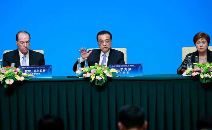 David Malpass, Li Keqiang i Kristalina Georgieva / autor: PAP/EPA/HOW HWEE YOUNG