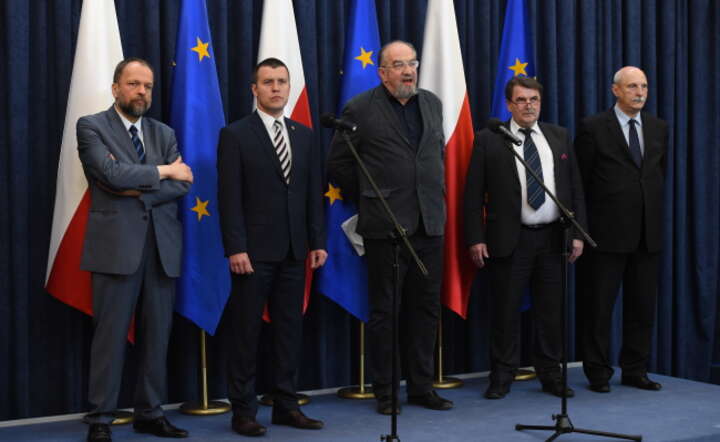 Eksperci (od lewej): Sławomir Horbaczewski, Sławomir Bryksa, Witold Modzelewski, Zbigniew Krysiak i Jarosław Mielcarek, podczas konferencji prasowej w Pałacu Prezydenckim ws. ustawy frankowej, fot. PAP/Radek Pietruszka