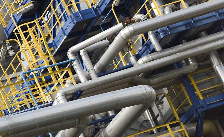 Instalacja obróbki ropy naftowej w petrochemii w Płocku, fot. materiały prasowe PKN Orlen