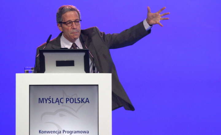 Eric Maskin przemawia na konwencji PiS w Katowicach, fot. PAP / Andrzej Grygiel