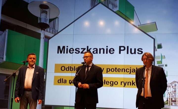 Od lewej - Mirosław Barszcz, Artur Soboń i Maciej Żukowski / autor: Profil Artura Sobonia