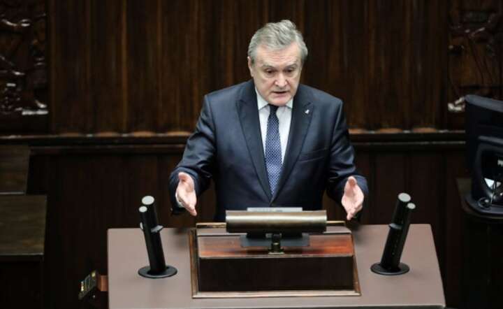 Wicepremier, minister kultury i dziedzictwa narodowego Piotr Gliński na sali obrad Sejmu, 8 bm. / autor: PAP/Wojciech Olkuśnik