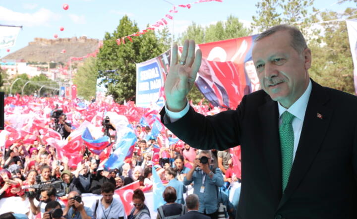Prezydent Turcji Tayyip Erdogan 10 sierpnia na wiecu politycznym w mieście Bayburt / autor: fot. PAP/EPA/EPA/TURKISH PRESIDENT PRESS OFFICE