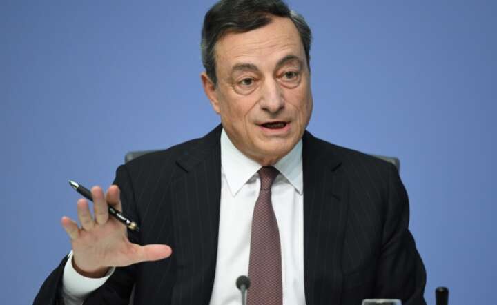 Prezes EBC Mario Draghi na konferencji, fot. PAP/ EPA/ARNE DEDERT