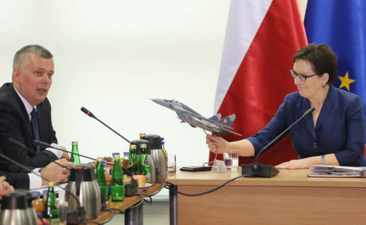 Premier Ewa Kopacz i minister ON Tomasz Siemoniak przed wyjazdowym posiedzeniem rządu w Bydgoszczy, fot. PAP / Radek Pietruszka