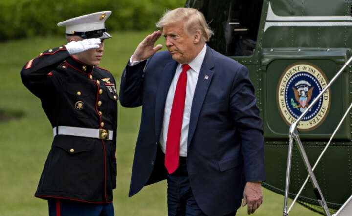 Inwestorów zszokowały hipotetyczne rozważania Trumpa, co by się stało, gdyby USA zerwały wszelkie relacje z Chinami, nz. Prezydent USA Donald Trump przybywa do Białego Domu / autor: PAP/EPA/Andrew Harrer