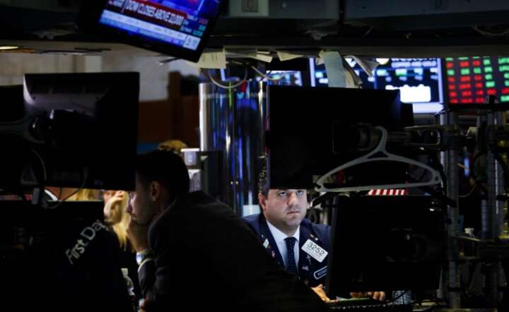 Makler na parkiecie NYSE, fot. PAP/EPA/JUSTIN LANE
