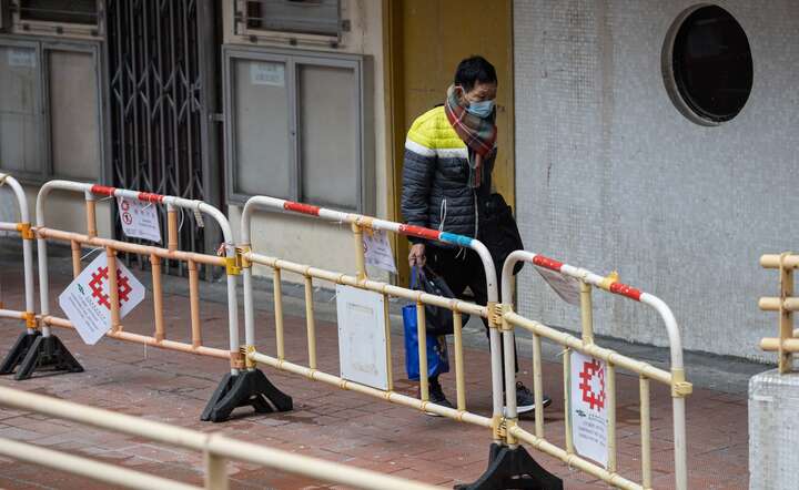 Epidemia trwa / autor: PAP/EPA/JEROME FAVRE