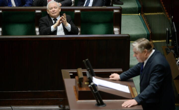 W Sejmie przemawia minister rolnictwa Krzysztof Jurgiel, w ławach poselskich Jarosław Kaczyński (PiS), fot. PAP/Bartłomiej Zborowski