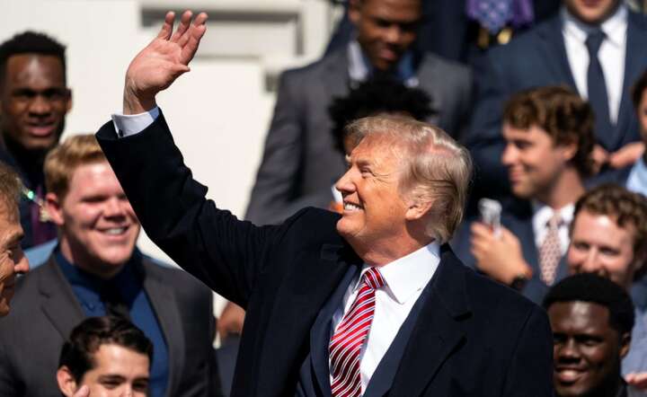 autor: PAP/EPA/JIM LO SCALZO