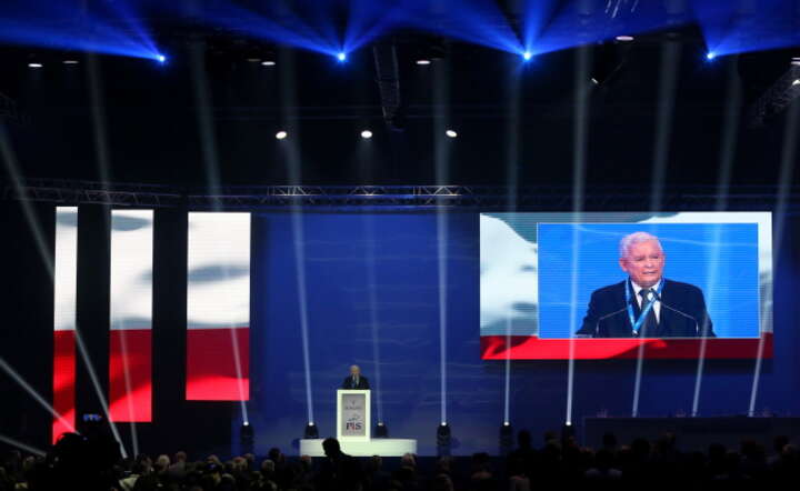 Prezes Prawa i Sprawiedliwości Jarosław Kaczyński podczas wystąpienia inaugurującego obrady kongresu PiS w Warszawie,fot. PAP/Tomasz Gzell