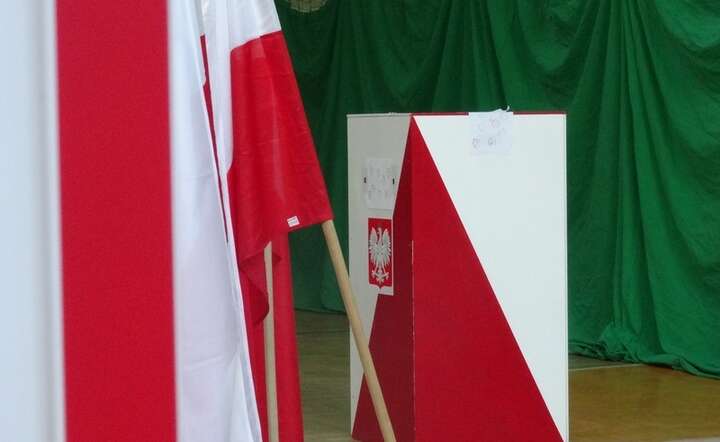 Wybory parlamentarne odbywają się dziś - w niedzielę 13 października w godzinach od 7 do 21 / autor: Fratria / JK