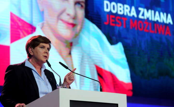 Beata SZydło, kandydatka PiS na premiera prezentuje swoje gospodarcze plany programowe na konwencji PiS w Katowicach, fot. PAP / Andrzej Grygiel