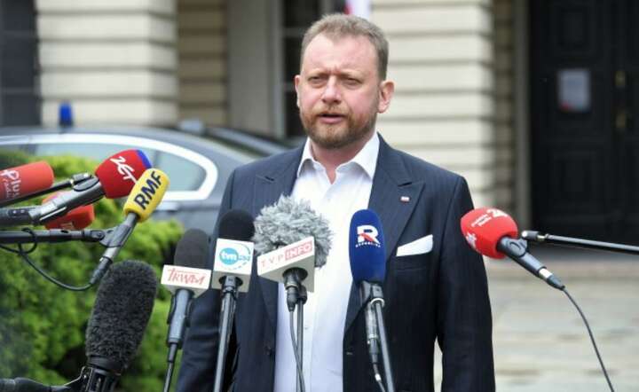 Minister zdrowia Łukasz Szumowski podczas konferencji przed siedzibą Ministerstwa Zdrowia w Warszawie. / autor: PAP/Radek Pietruszka