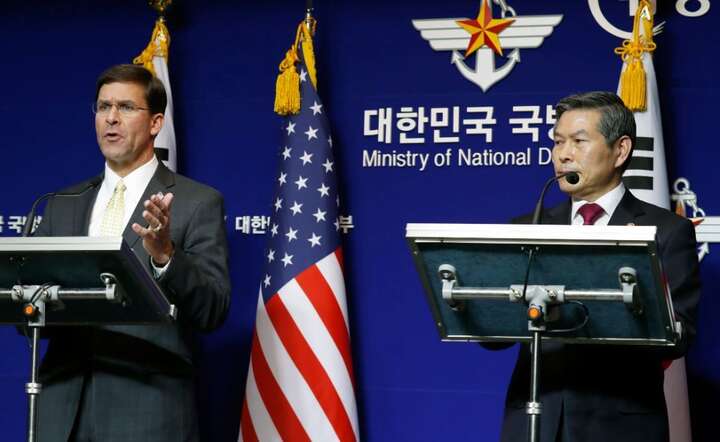 Mark Esper i Jeong Kyeong-doo / autor: PAP/EPA/JEON HEON-KYUN/POOL / POOL
