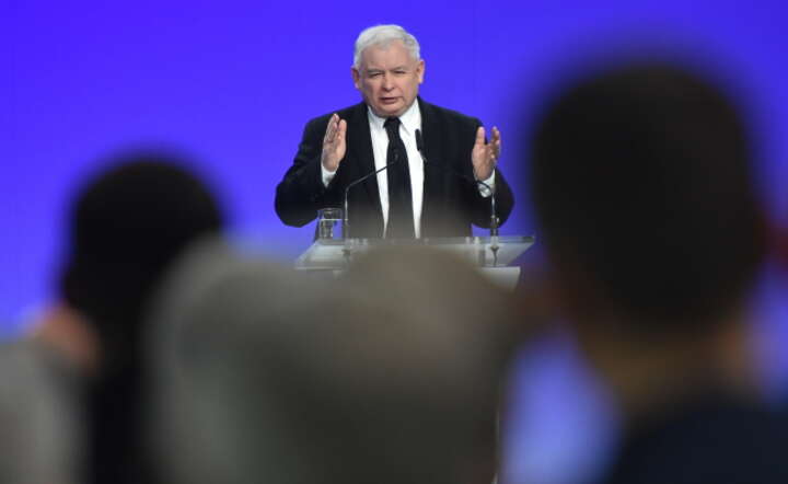 Prezes PiS Jarosław Kaczyński przemawia na konwencji "Kongres Wsi Polskiej" w Wojniczu (woj. małopolskie), fot. PAP/Jacek Bednarczyk (3)
