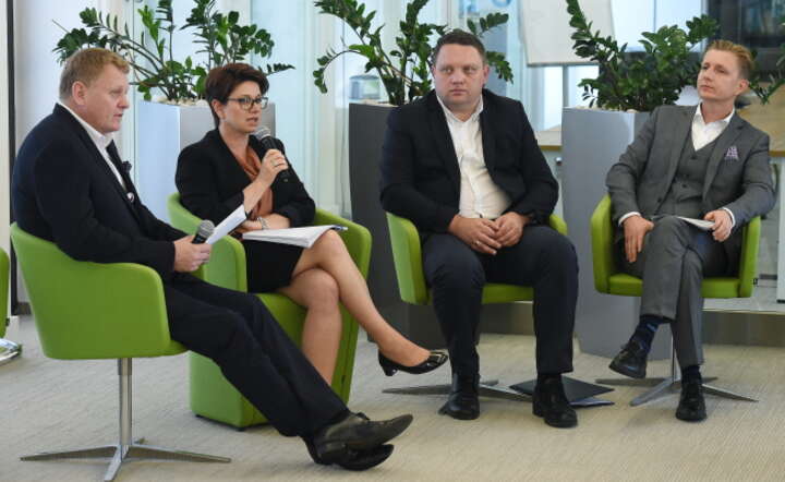 Prezes PARP Patrycja Klarecka, prezes ARP Marcin Chludziński, dr Artur Bartoszewicz z SGH oraz prezes Warsaw Enterprise Institute Tomasz Wróblewski podczas konferencji "Bariery wzrostu dla MSP",w siedzibie ARP w Warszawie, fot. PAP/ Radek Pietruszka