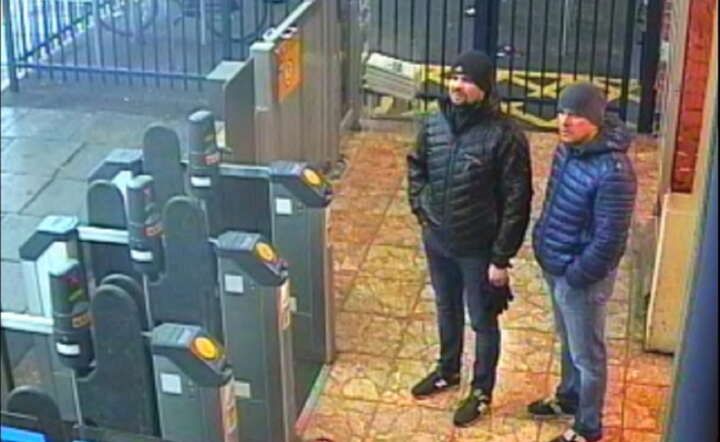 Oficerowie GRU, Rusłan Boszyrow (L) i Aleksander Pietrow 3 marca 2018 r. sfotografowani w Londynie, materiały policji brytyjskiej / autor: fot. PAP/EPAEPA/LONDON METROPOLITAN POLICE