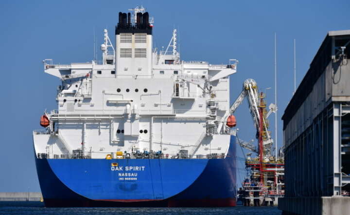 Pierwszy transport amerykańskiego gazu skroplonego (LNG) w Świnoujściu. Transport odbywa się w ramach wieloletniego kontraktu z koncernem Cheniere Energy / autor: PAP/Marcin Bielecki