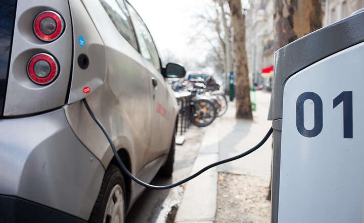 Popyt na auta elektryczne szybko rośnie / autor: Pixabay