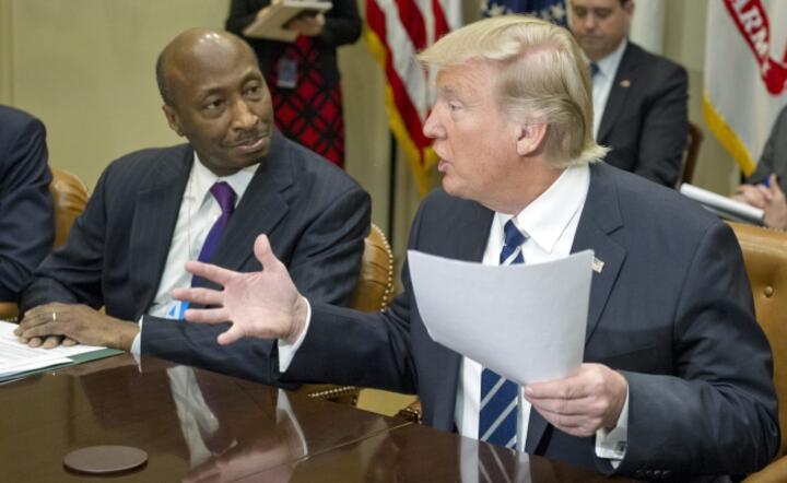 Spotkanie prezydenta Trumpa z menedżerami firm farmaceutycznych, obok prezydenta Kenneth C. Frazier, szef Merck&Co. fot. PAP/EPA/EPA/RON SACHS