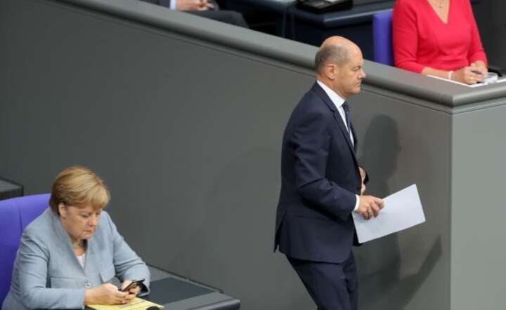 Angela Merkel i Olaf Scholz / autor: PAP/EPA/HAYOUNG JEON