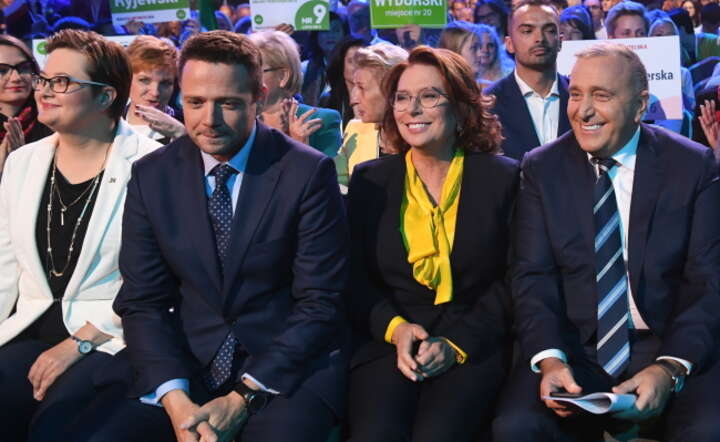 Lider PO Grzegorz Schetyna (P), prezydent Warszawy Rafał Trzaskowski (2L), przewodnicząca Nowoczesnej Katarzyna Lubnauer (L) oraz wicemarszałek Sejmu Małgorzata Kidawa-Błońska (2P) podczas konwencji wyborczej KO / autor: PAP/Radek Pietruszka
