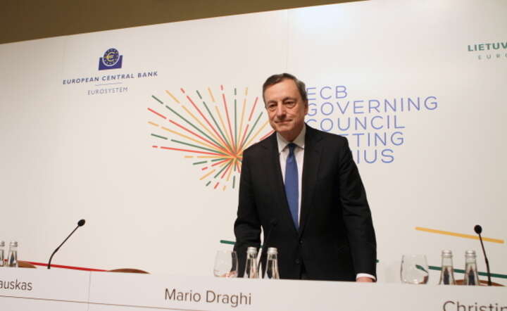 Prezes Mario Draghi w Wilnie nadzwyczajnym posiedzeniu rady Europejskiego Banku Centralnego / autor: PAP/EPA/EPA/VALDA KALNINA